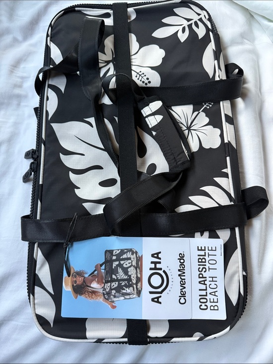 ALOHA Collection Handbags - NWT ALOHA COLLECTION COLLAPSIBLE TOTE